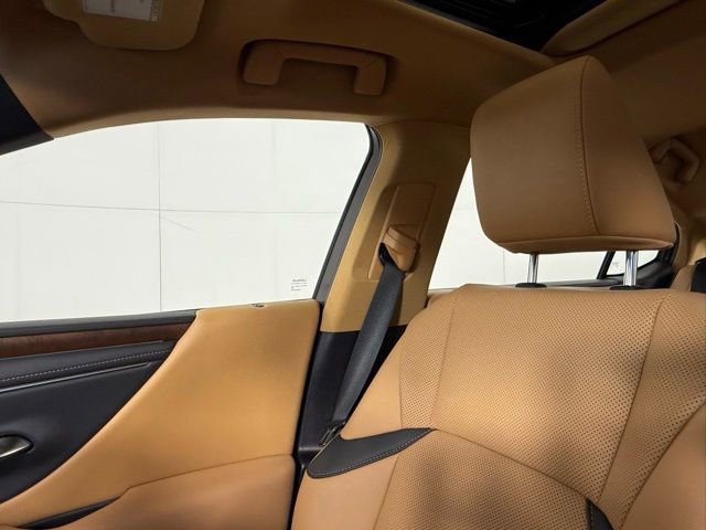 Used 2025 Lexus ES 300h w/ Premium Package image 23