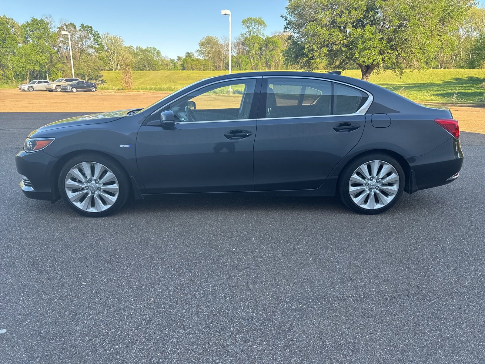 Used 2016 Acura RLX Sport Hybrid w/ Advance Pkg image 4