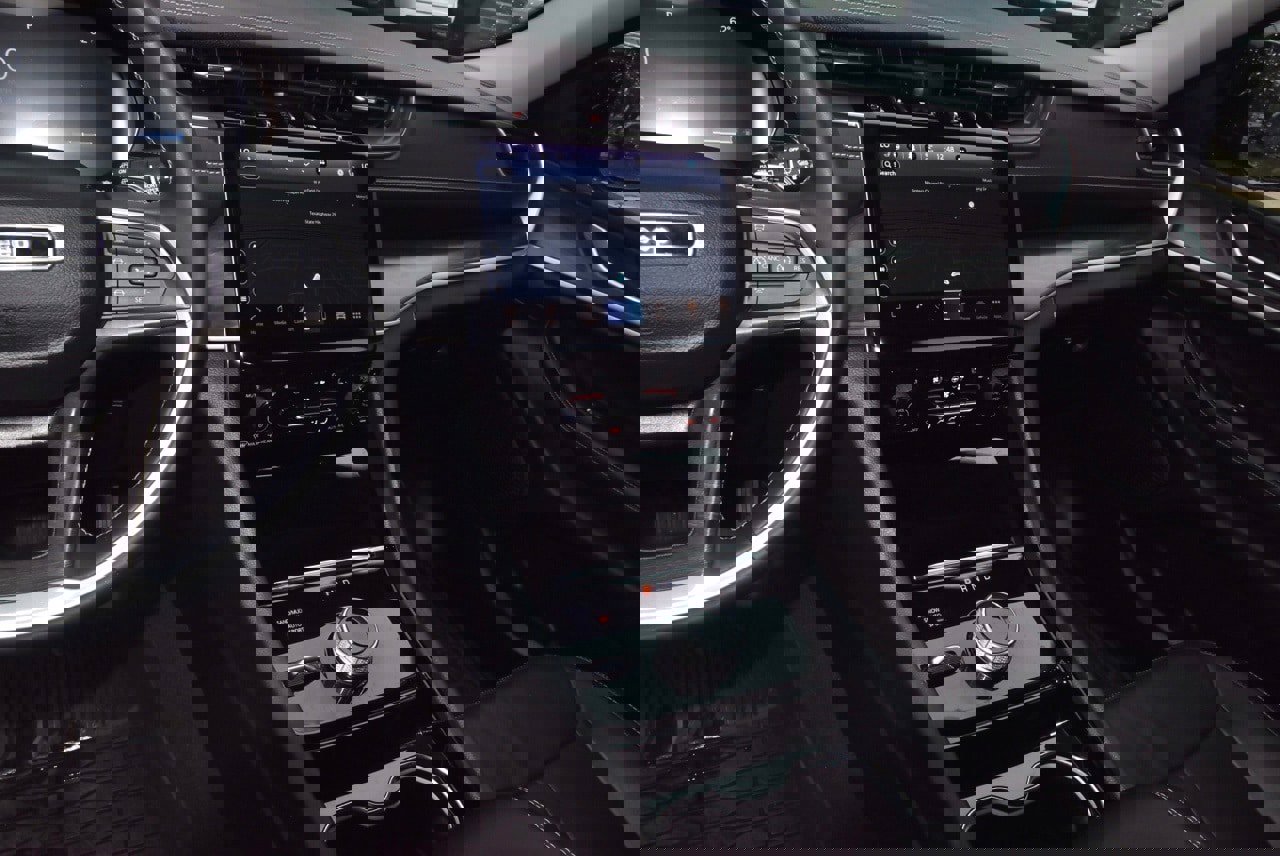 Used 2023 Jeep Grand Cherokee Limited w/ Luxury Tech Group II image 26