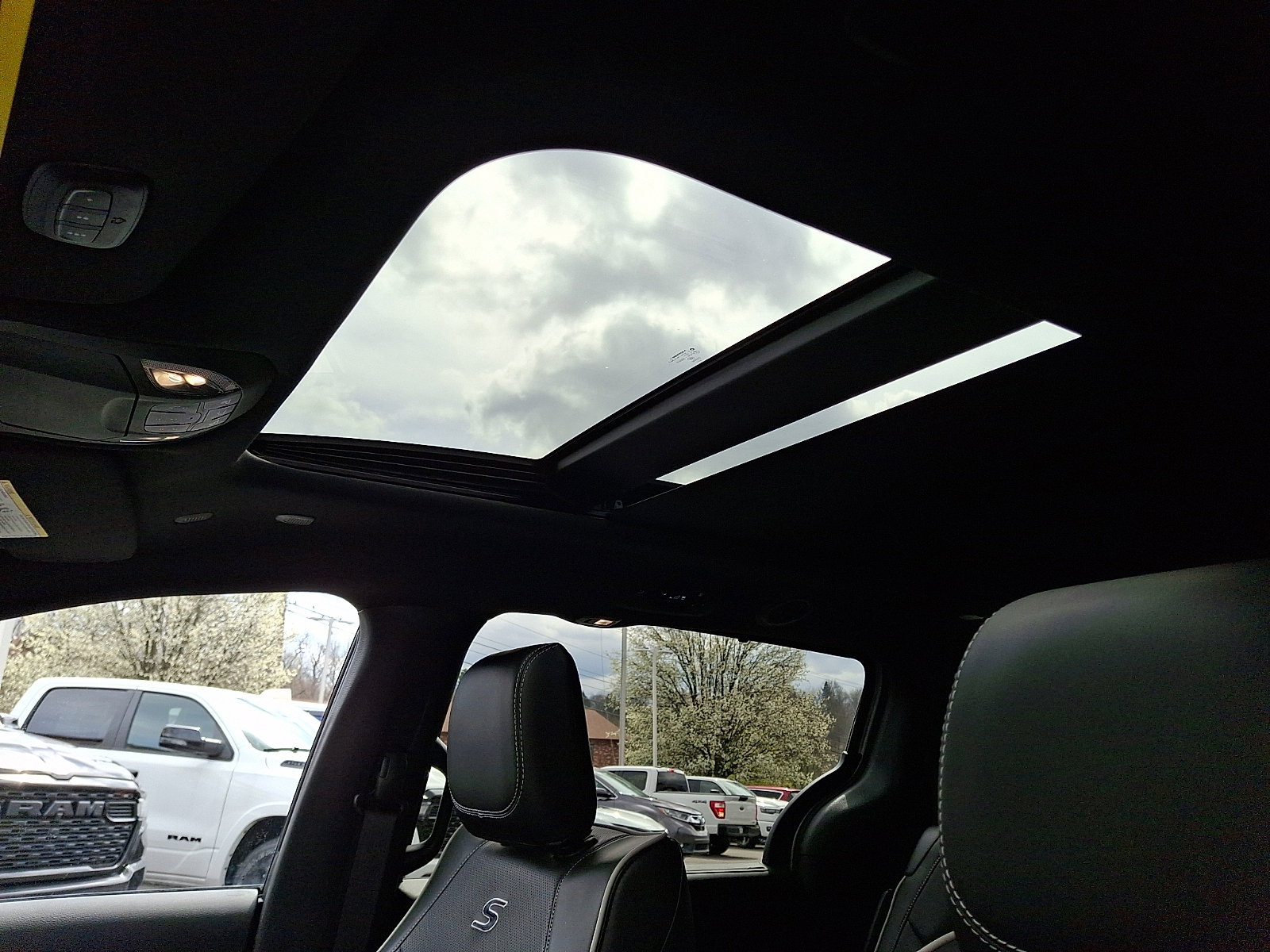 Certified 2024 Chrysler Pacifica Limited w/ S Appearance Package image 14