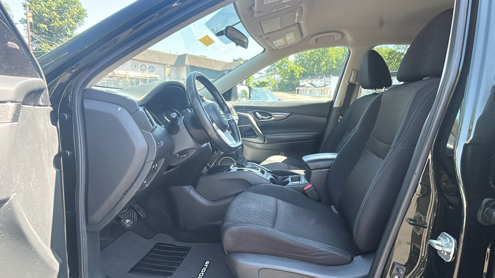 Used 2018 Nissan Rogue SV AWD/4WD image 29