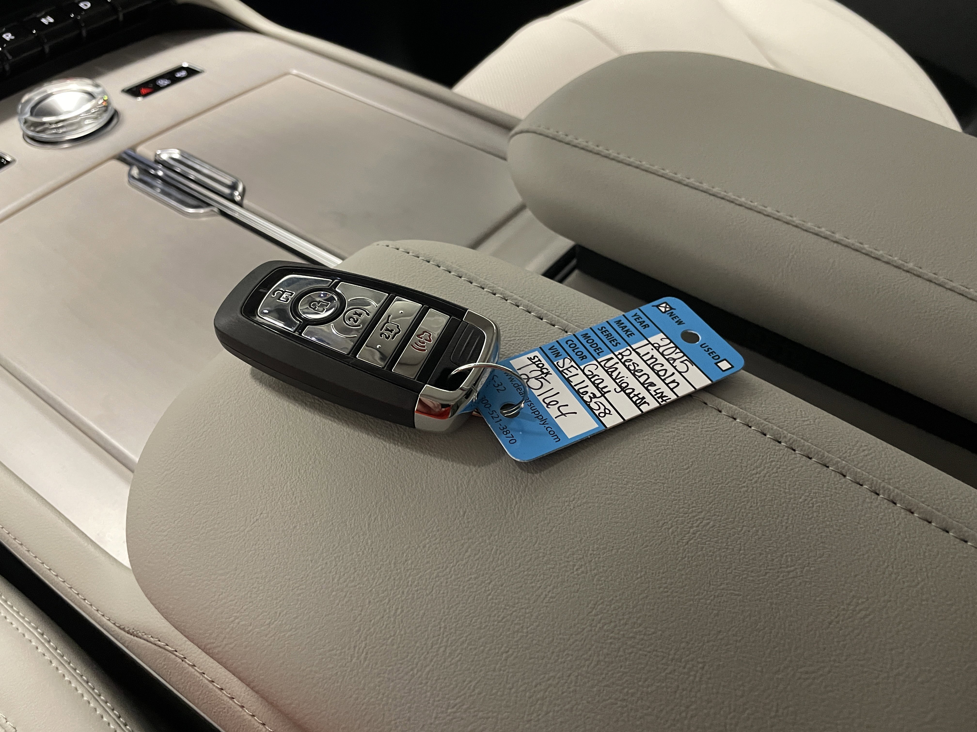 New 2025 Lincoln Navigator Reserve image 20