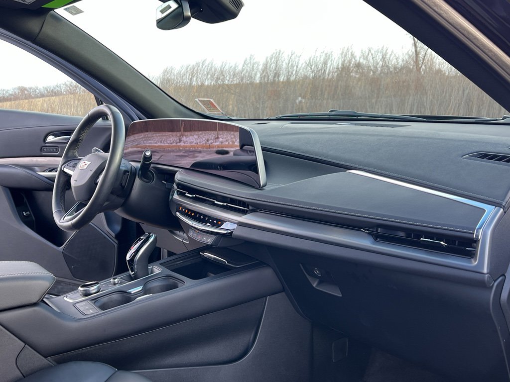 Used 2024 Cadillac XT4 Premium Luxury image 28