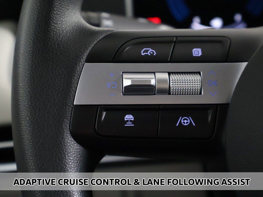 Certified 2025 Hyundai Tucson SE image 3