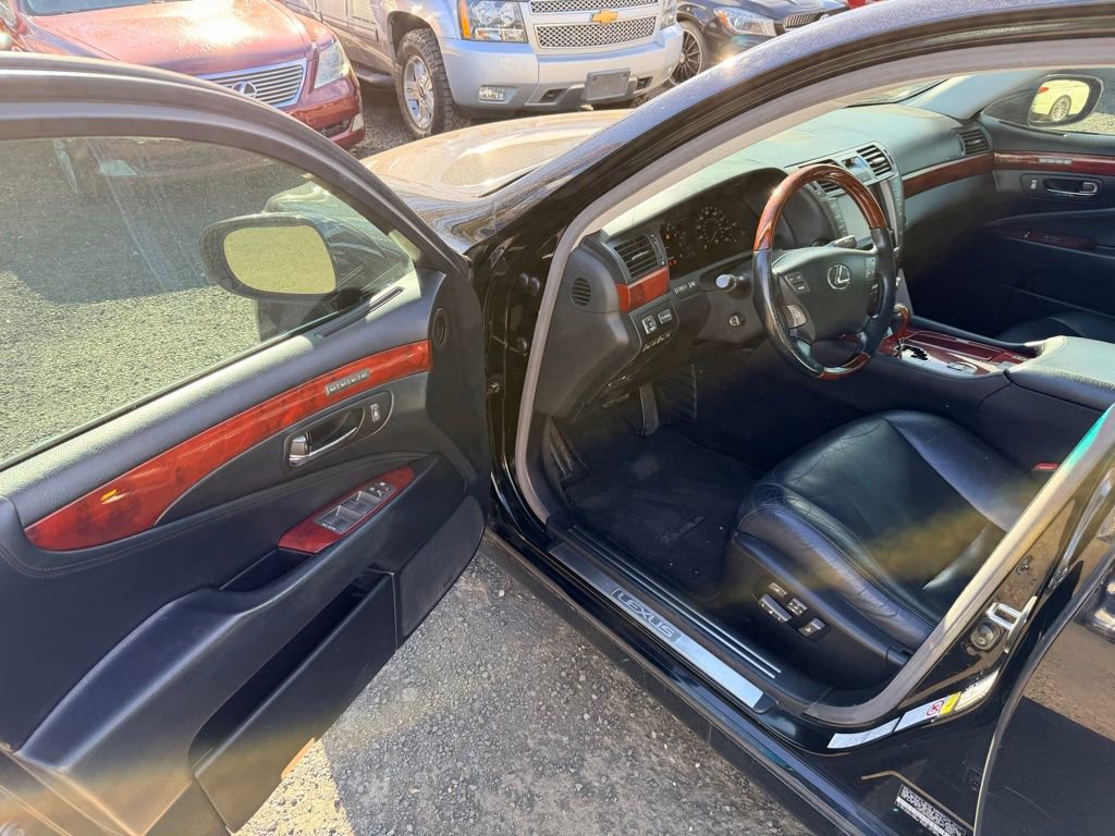 Used 2011 Lexus LS 460 AWD w/ Luxury Value Edition image 17