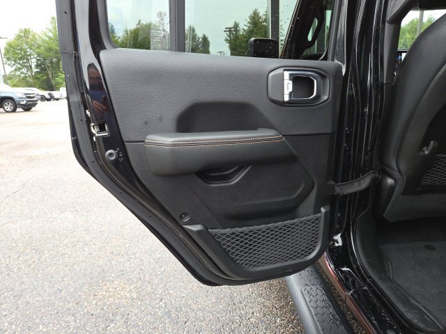 Used 2024 Jeep Wrangler Unlimited Sahara w/ Technology Group AWD/4WD image 46