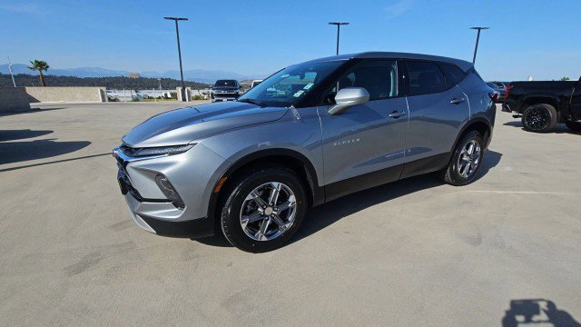 Used 2025 Chevrolet Blazer LT FWD image 4