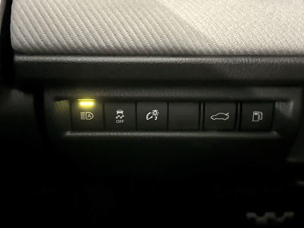 Used 2025 Toyota Camry SE FWD image 16