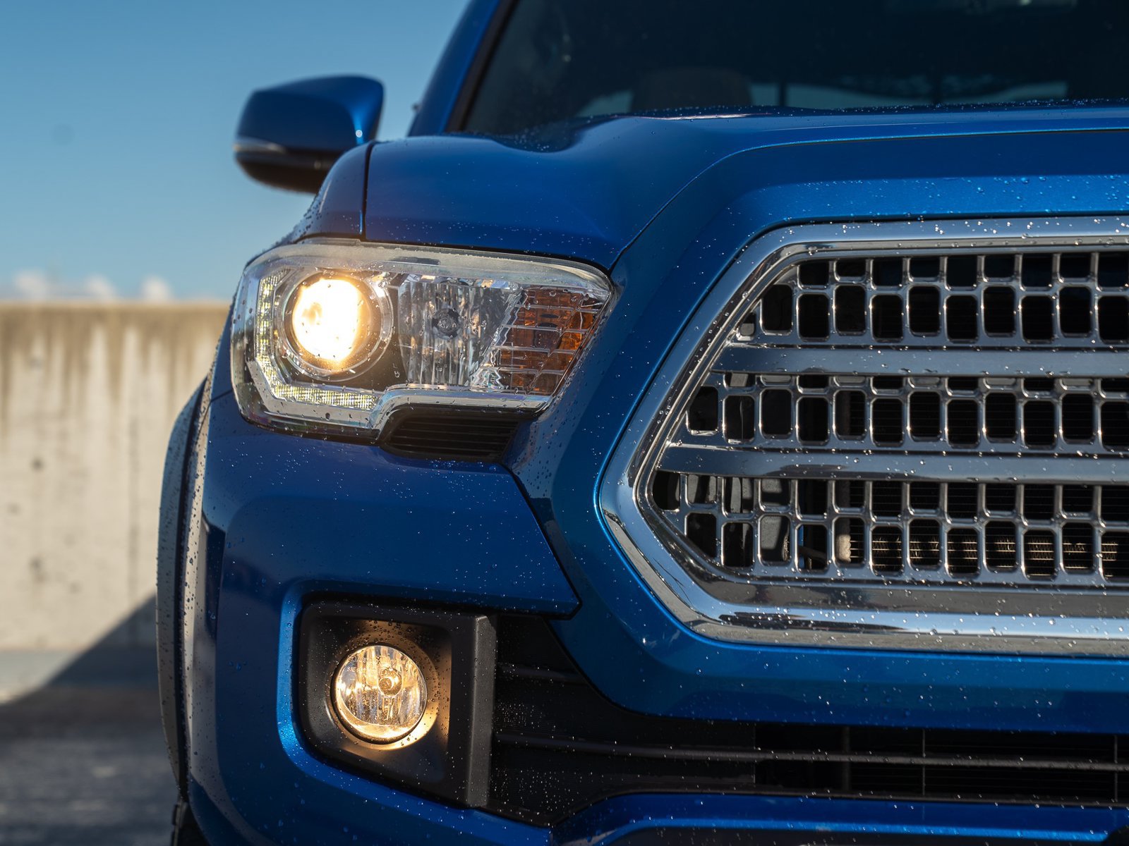 Used 2017 Toyota Tacoma TRD Off-Road w/ Premium & Technology Package AWD/4WD image 9