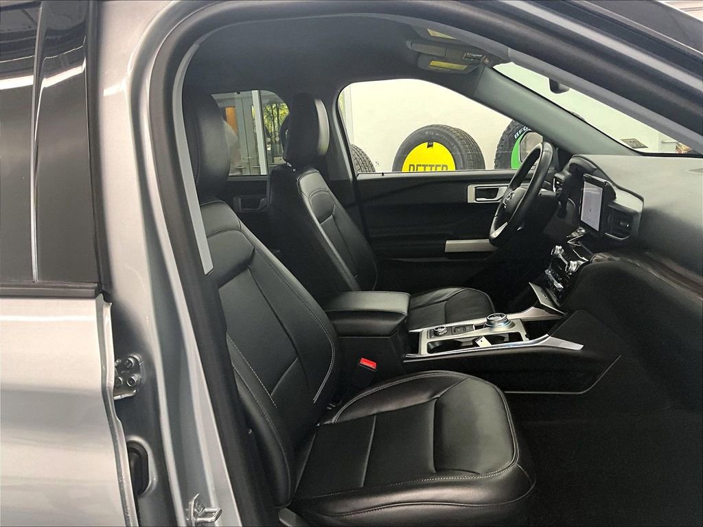 Used 2023 Ford Explorer Limited image 11