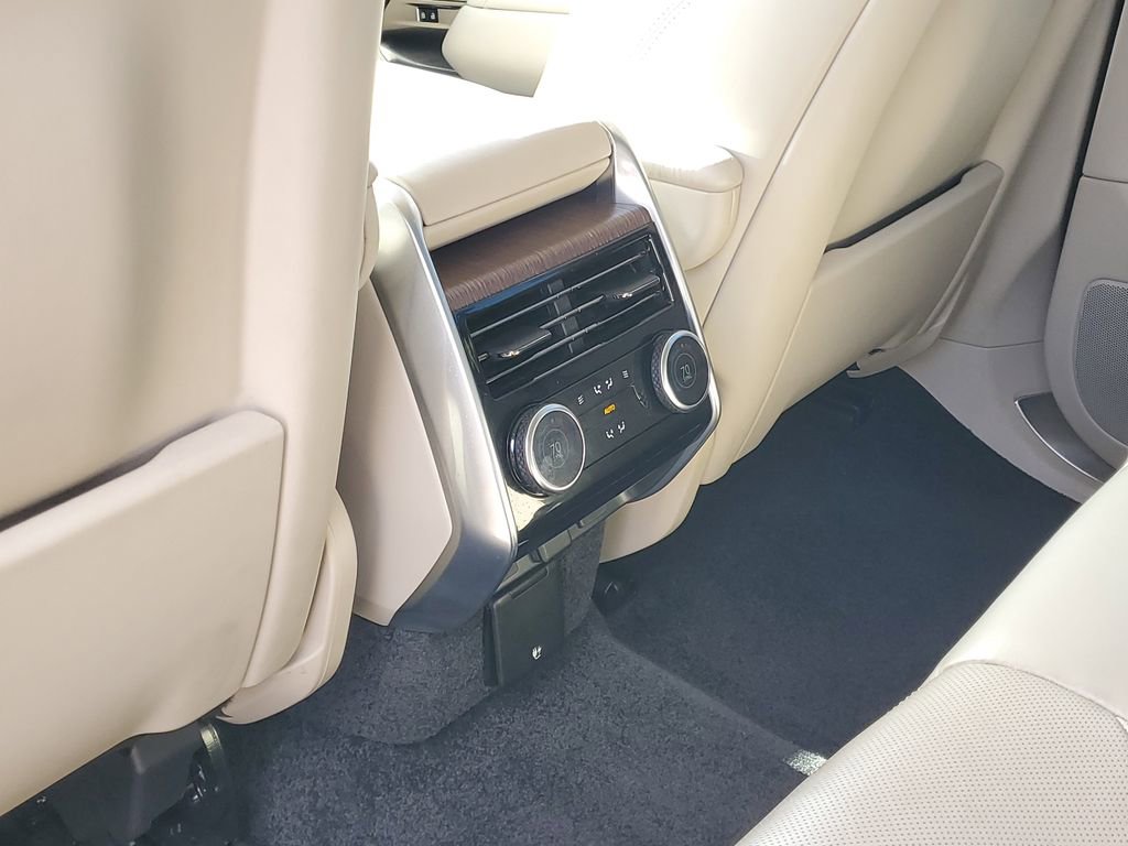 Used 2024 Land Rover Range Rover SE image 25