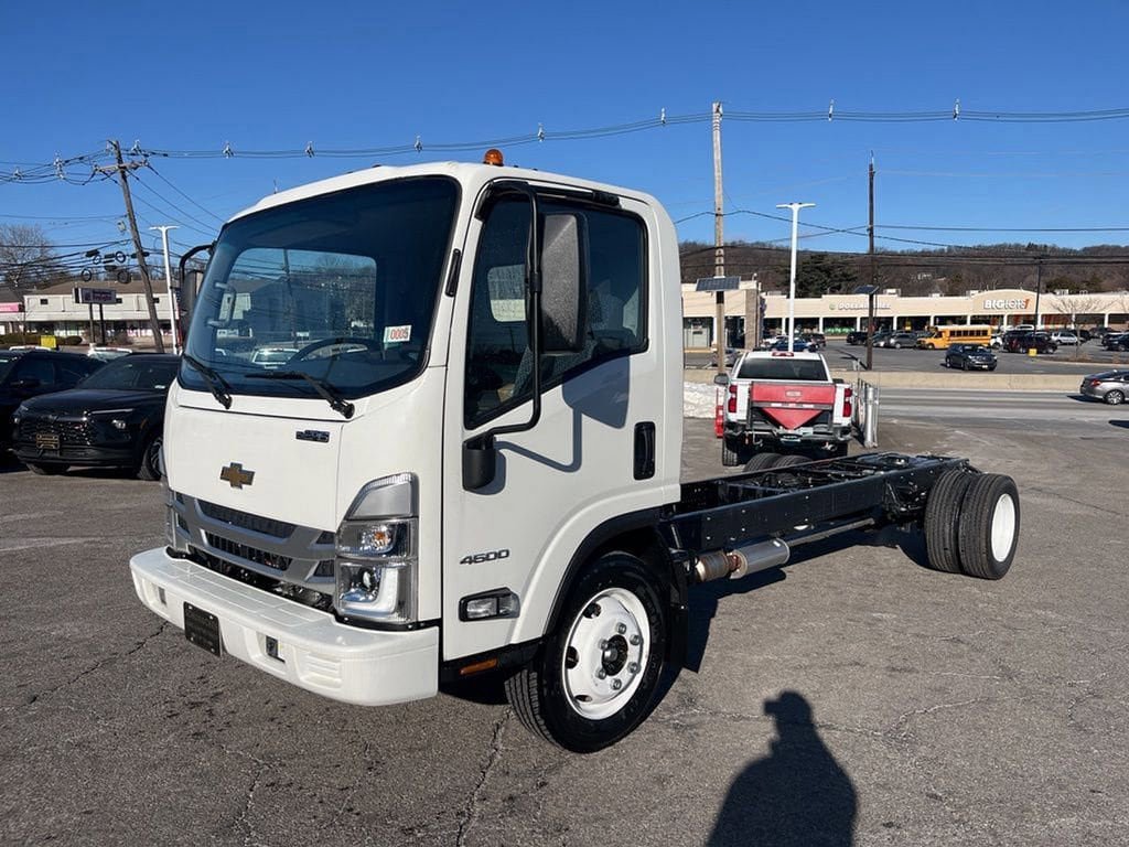 New 2024 Chevrolet Low Cab Forward image 3