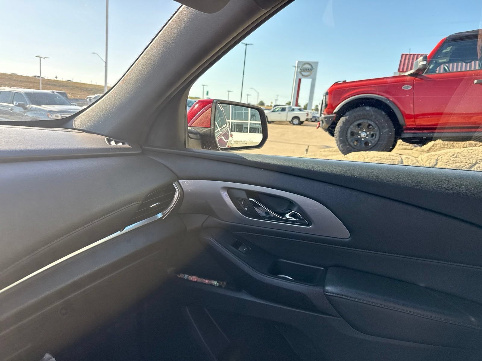 Used 2023 Chevrolet Traverse LT FWD image 23