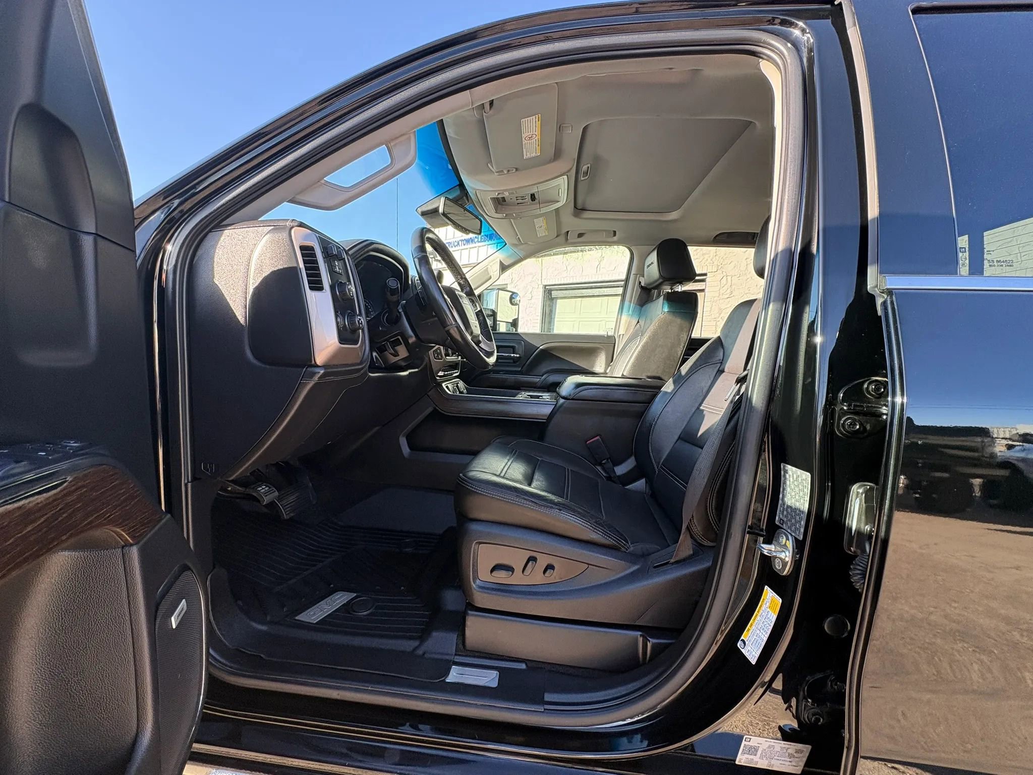 Used 2019 GMC Sierra 3500 Denali w/ Duramax Plus Package AWD/4WD image 10