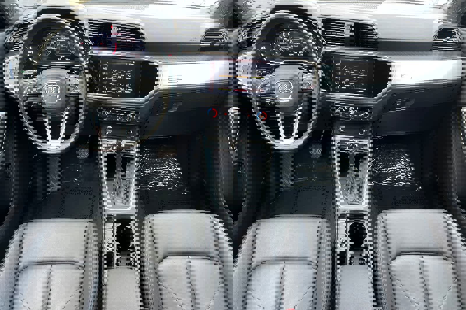 Used 2019 Audi Q3 2.0T Premium w/ Convenience Package image 3