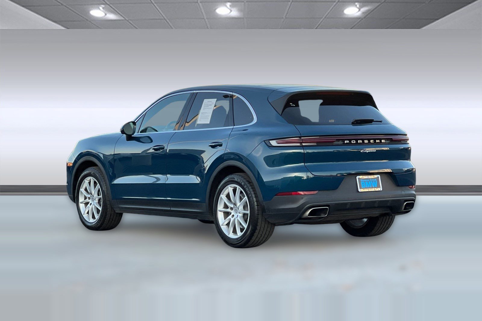 Used 2024 Porsche Cayenne image 3