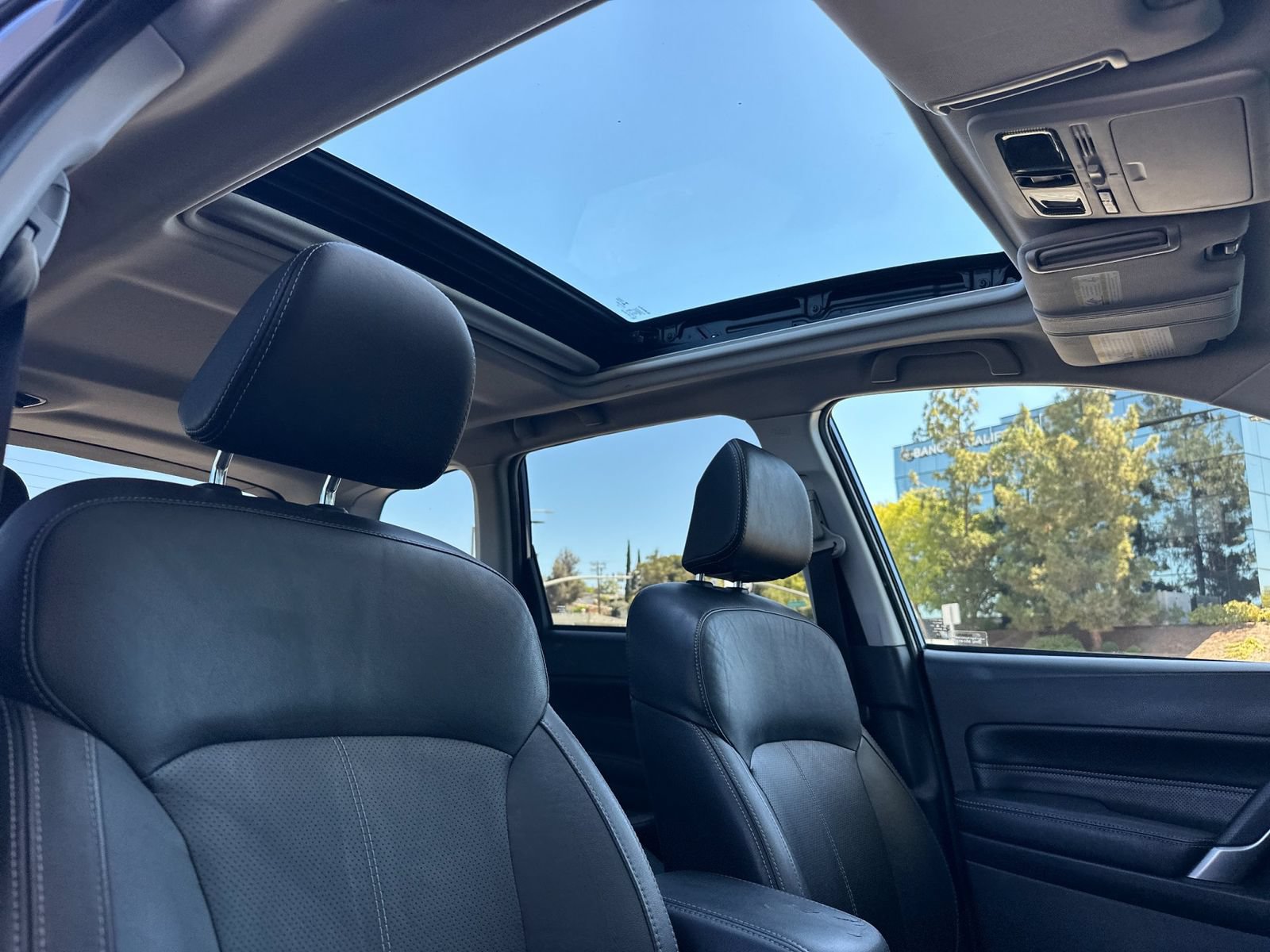 Used 2017 Subaru Forester 2.5i Touring AWD/4WD image 17