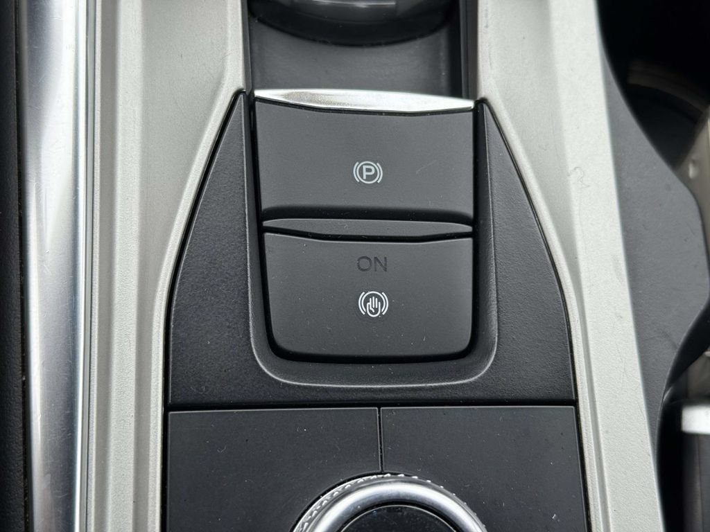 Used 2021 Ford Explorer Limited w/ Hybrid Equipment Group 310A AWD/4WD image 32