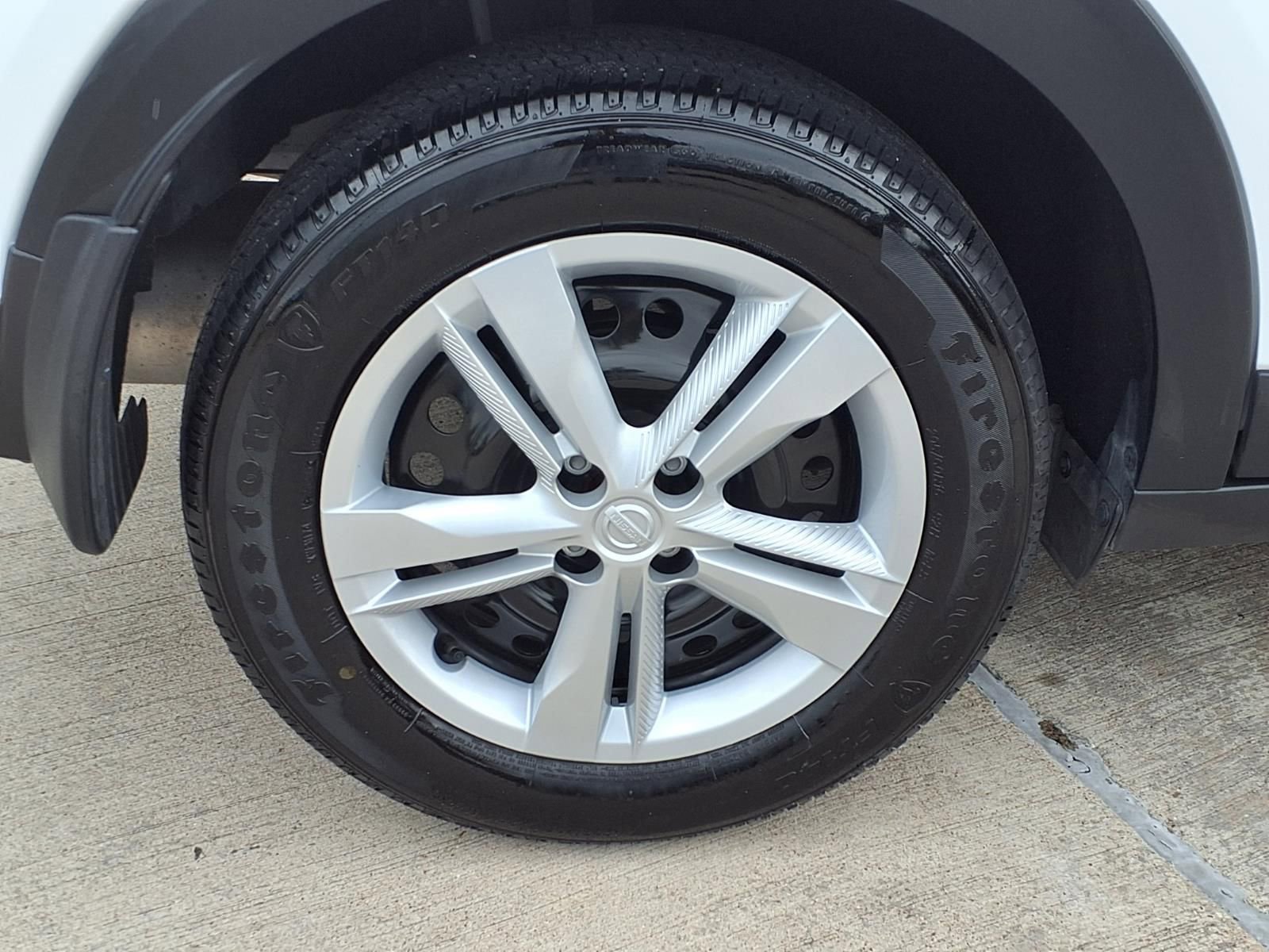 Used 2024 Nissan Kicks S image 9