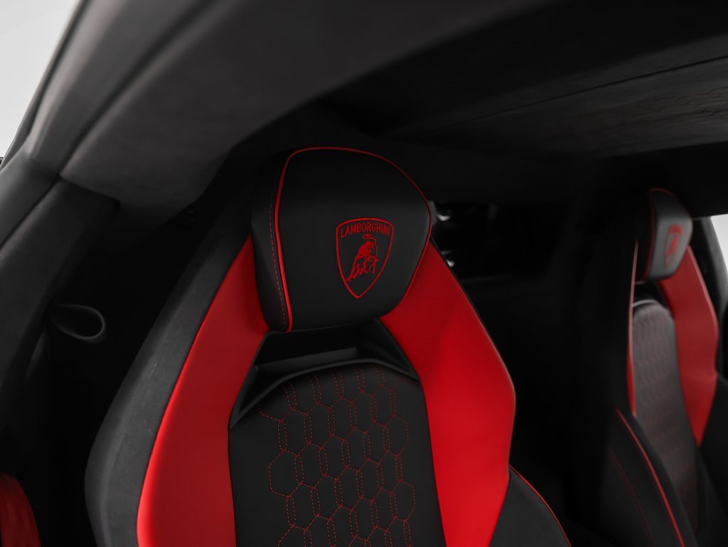 Used 2024 Lamborghini Revuelto image 20