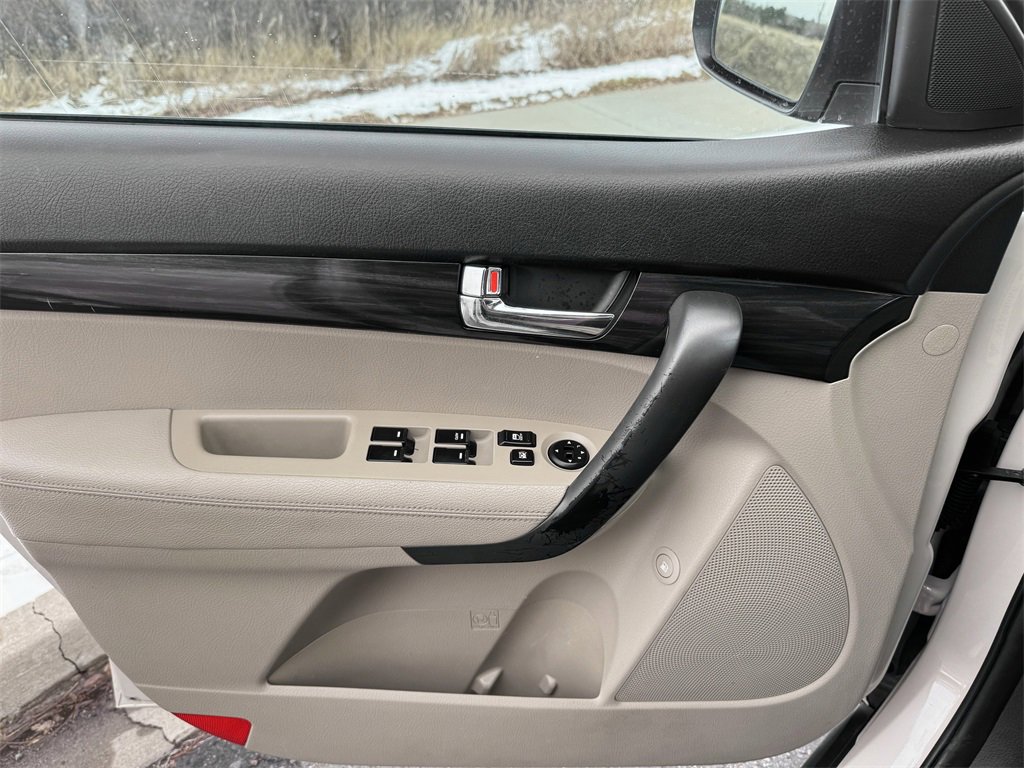 Used 2011 Kia Sorento EX w/ Premium Pkg image 12