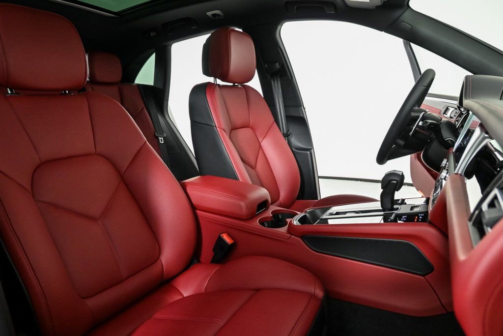 New 2026 Porsche Macan image 23