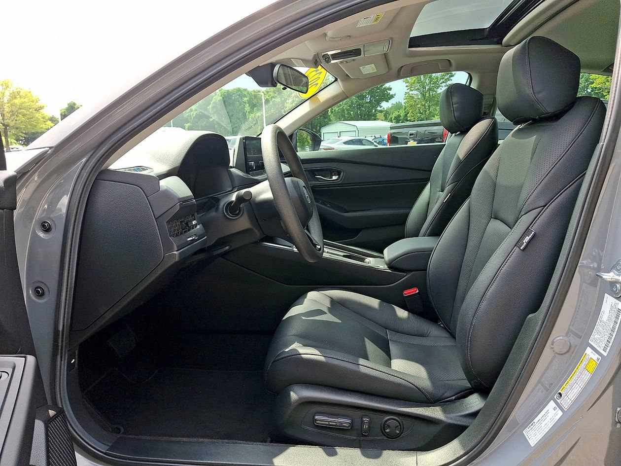 Used 2025 Honda Accord SE image 13