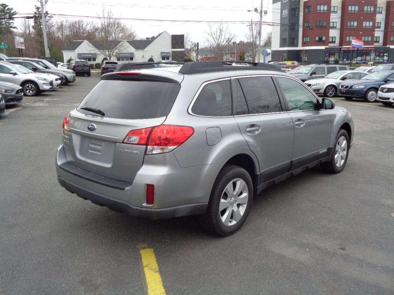 Used 2010 Subaru Outback 2.5i Premium image 12