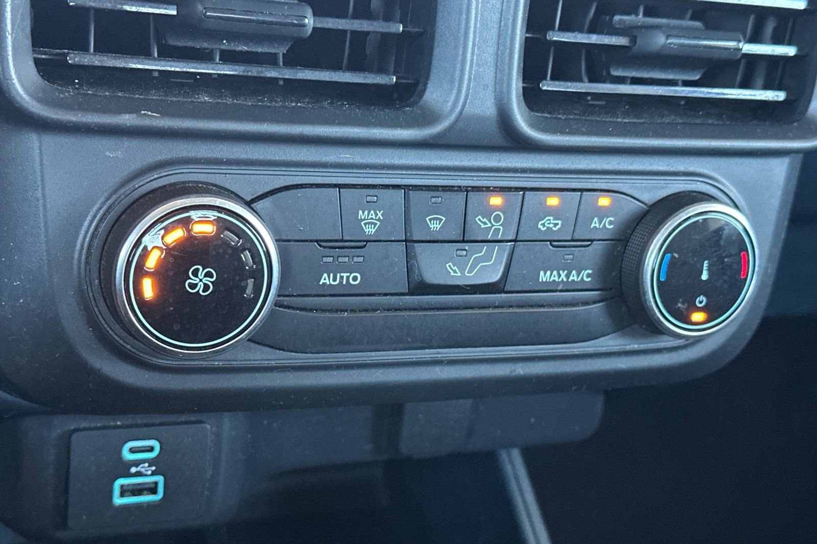 Used 2023 Ford Maverick XLT w/ Black Appearance Package FWD image 18