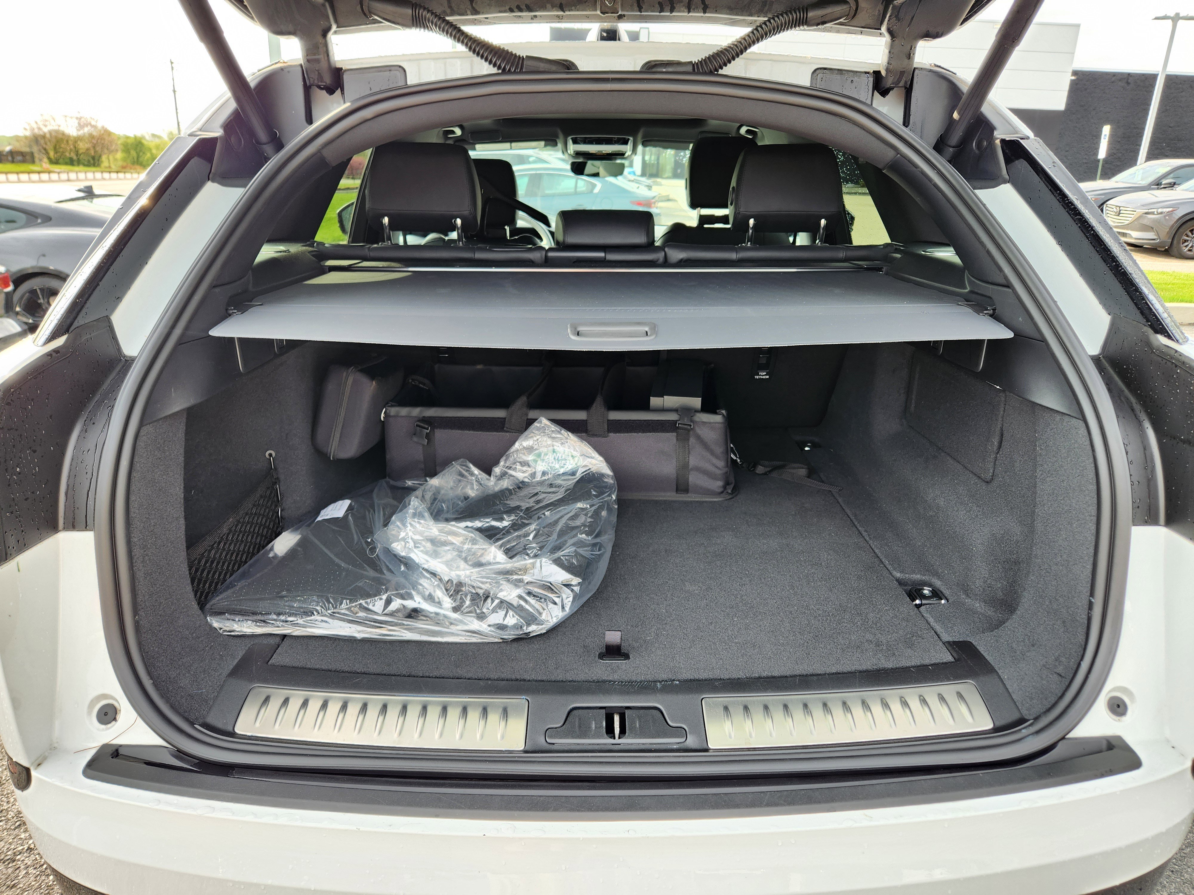 Certified 2026 Land Rover Range Rover Velar Dynamic SE AWD/4WD image 8