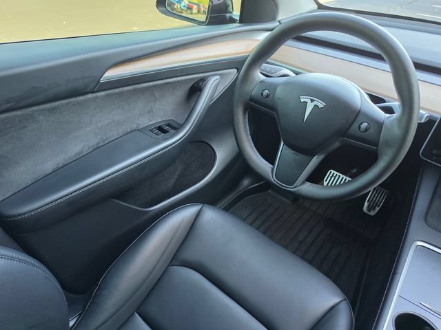 Used 2025 Tesla Model Y Long Range AWD/4WD image 34
