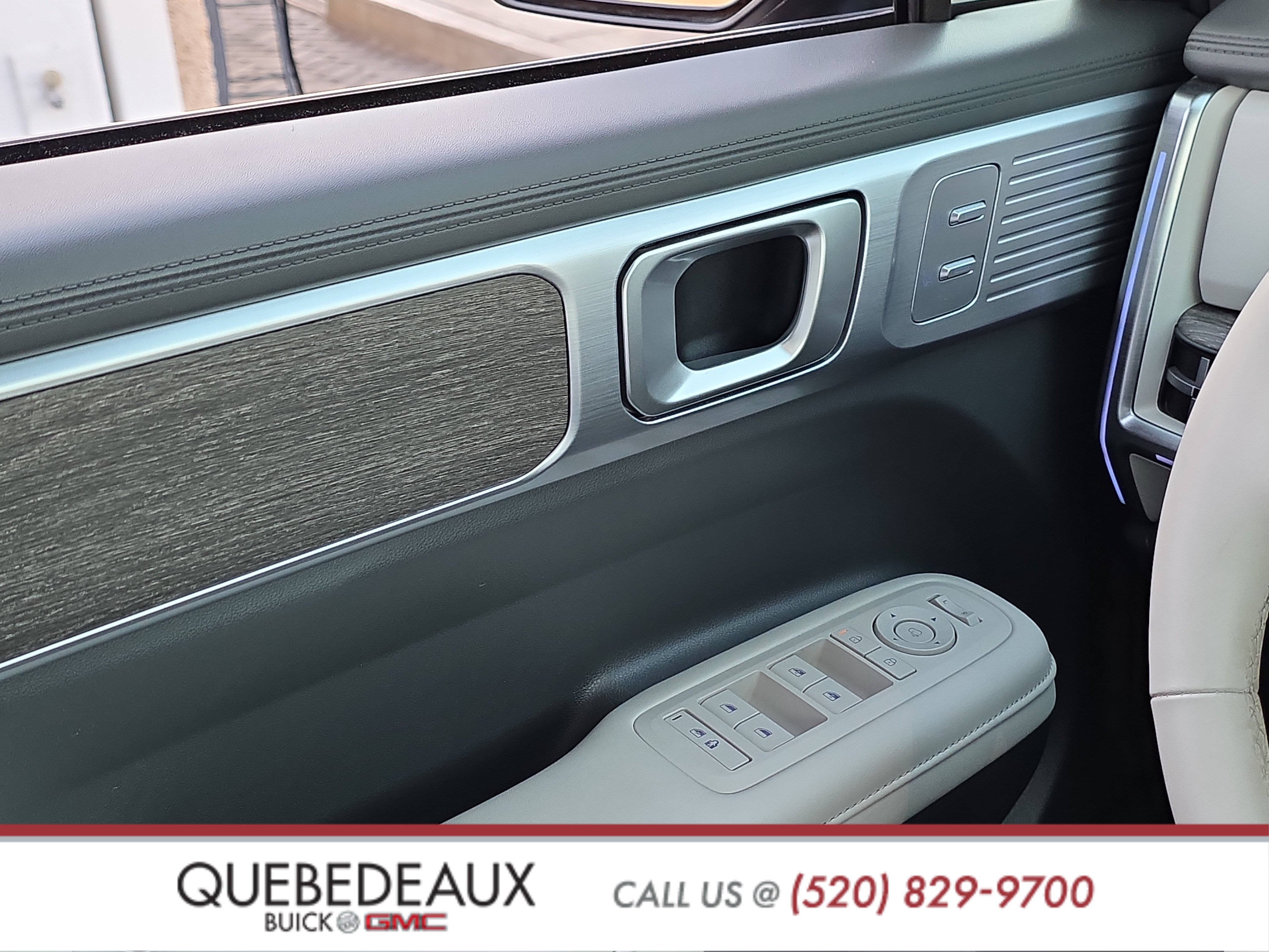 Used 2025 Hyundai Santa Fe Limited FWD image 24