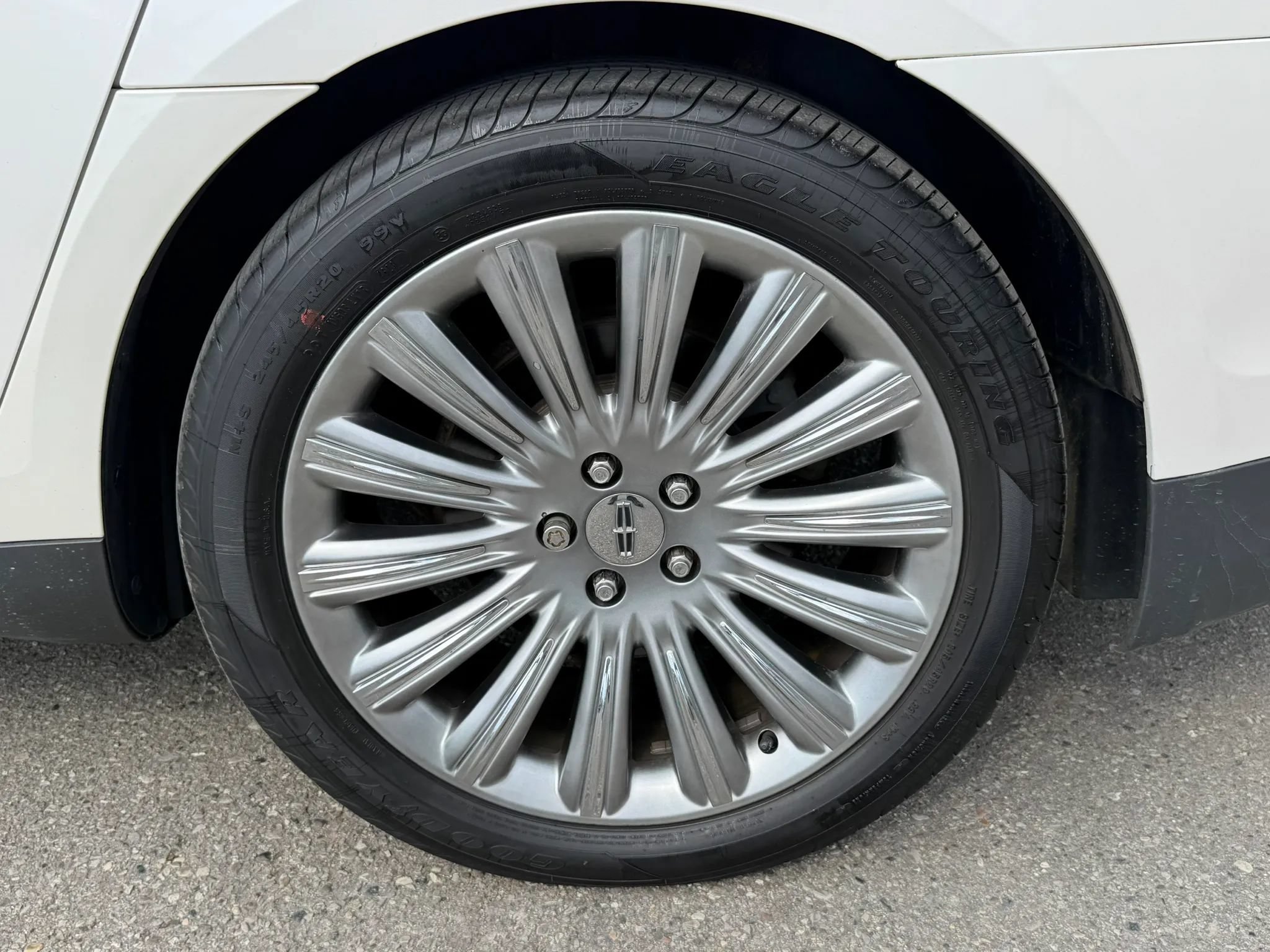 Used 2013 Lincoln MKS AWD image 11