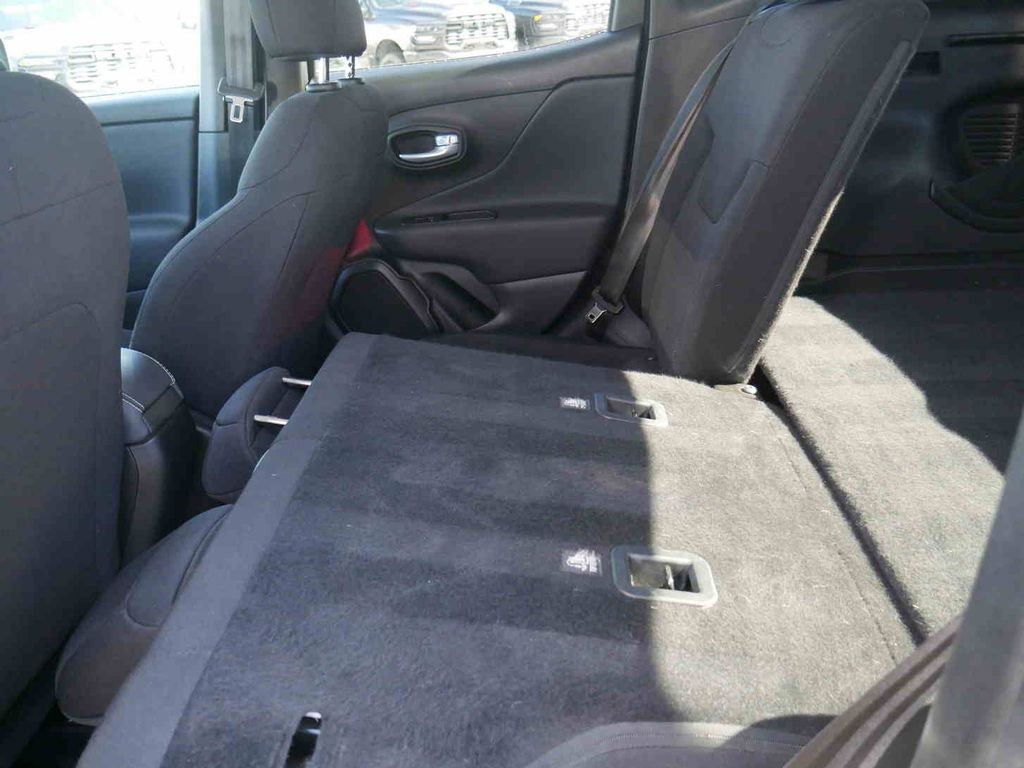 Certified 2023 Jeep Renegade Latitude image 14