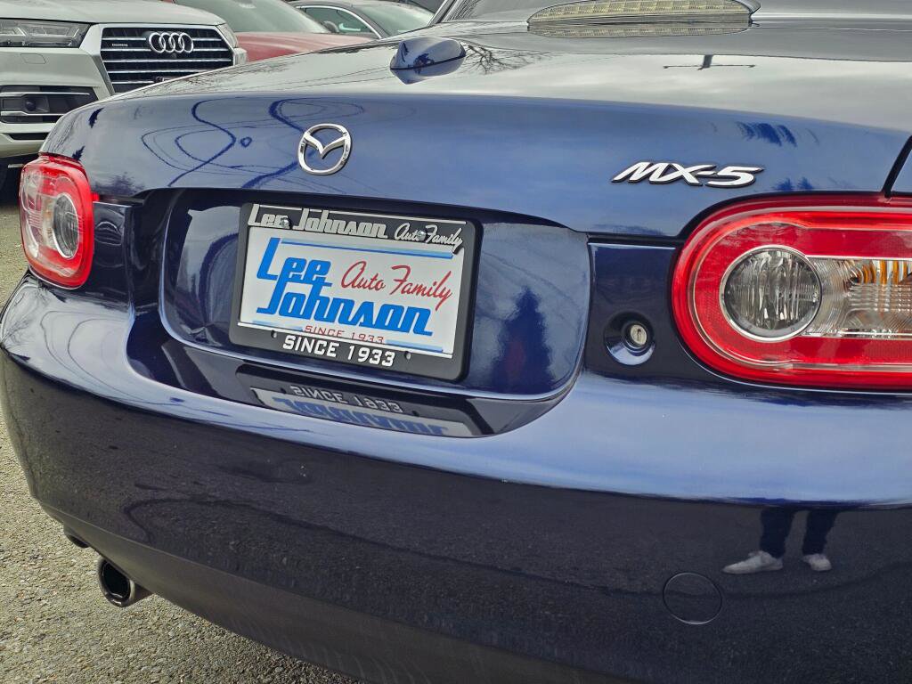 Used 2010 MAZDA MX-5 Miata Grand Touring w/ Premium Pkg image 13