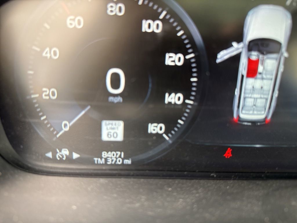 Used 2019 Volvo XC90 T6 Momentum w/ Advanced Package image 2