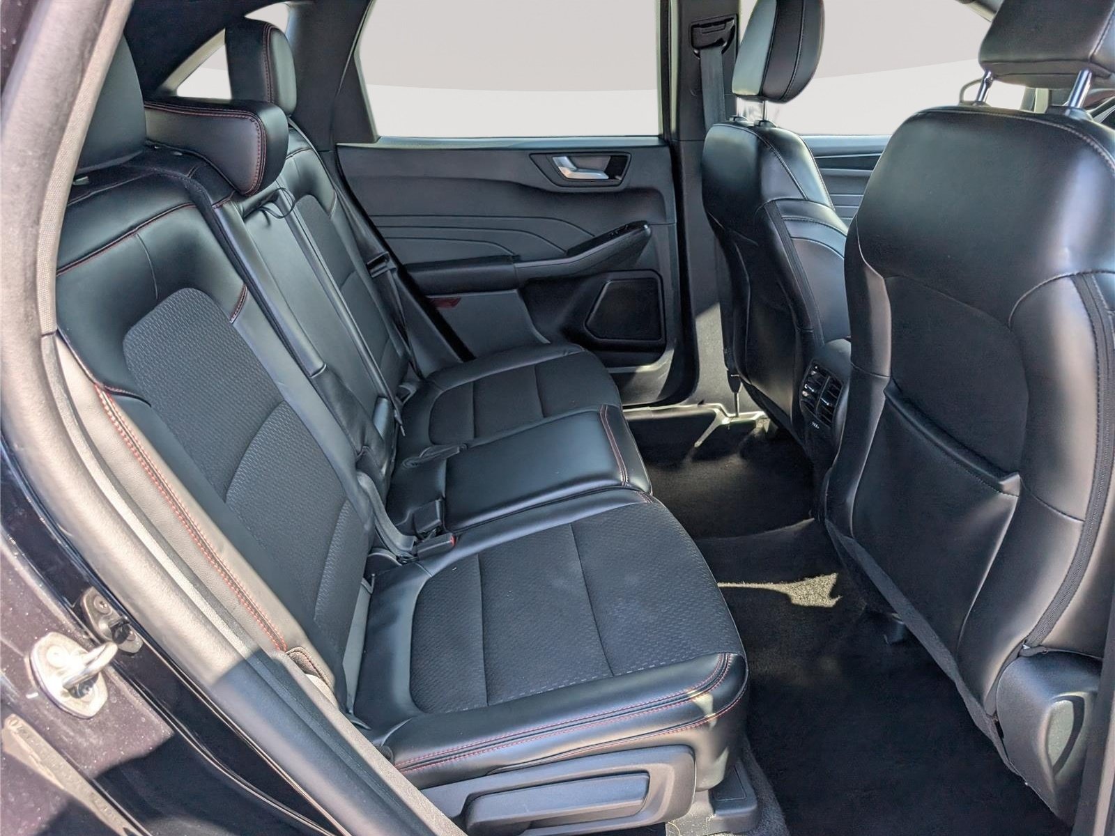 Used 2025 Ford Escape ST-Line Select AWD/4WD image 12
