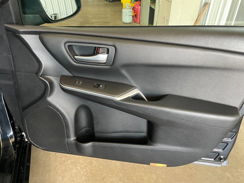 Used 2016 Toyota Camry SE FWD image 20