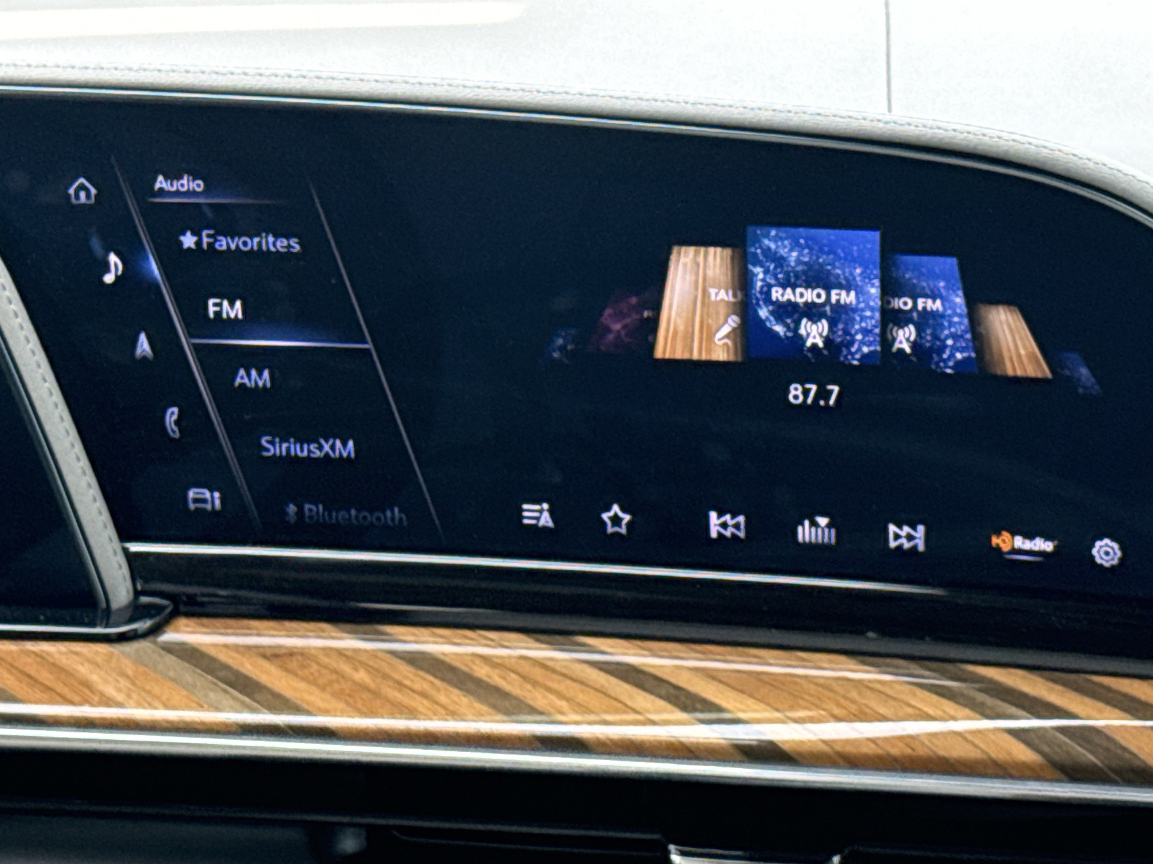 Used 2024 Cadillac Escalade Premium Luxury Platinum w/ Heavy-Duty Trailer Package image 23