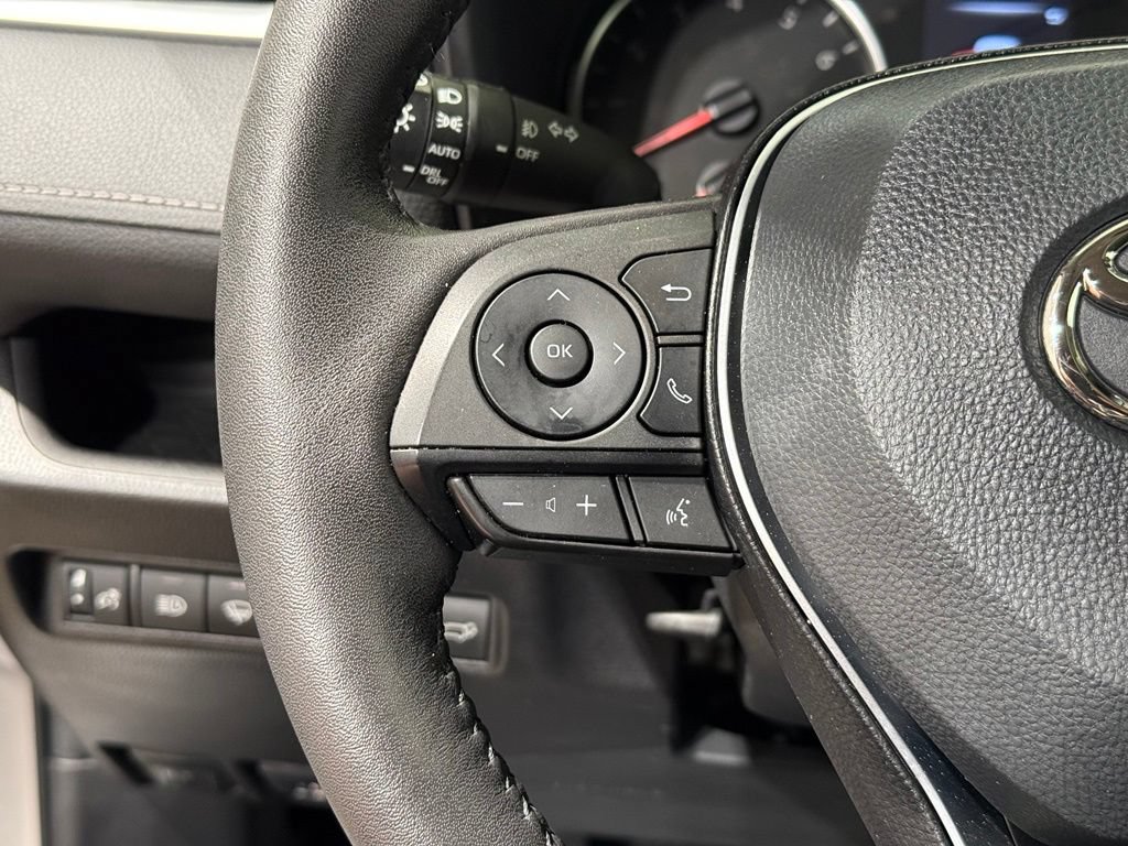 Used 2022 Toyota RAV4 XLE Premium AWD/4WD image 25