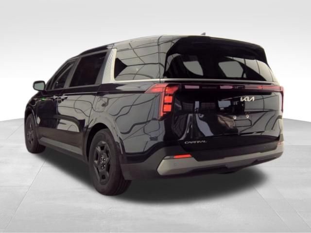Used 2025 Kia Carnival FWD image 6