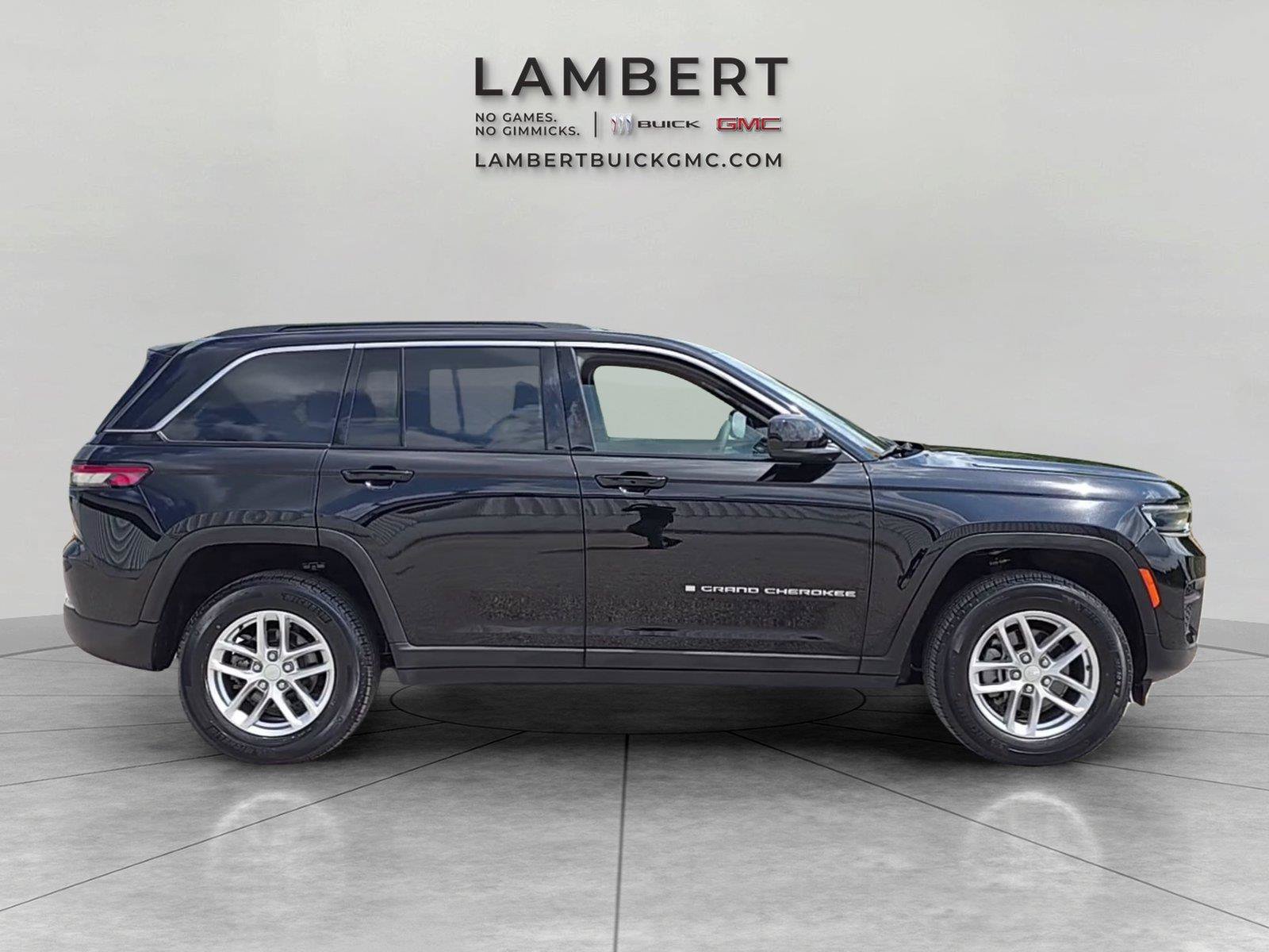Used 2024 Jeep Grand Cherokee Laredo X AWD/4WD image 6