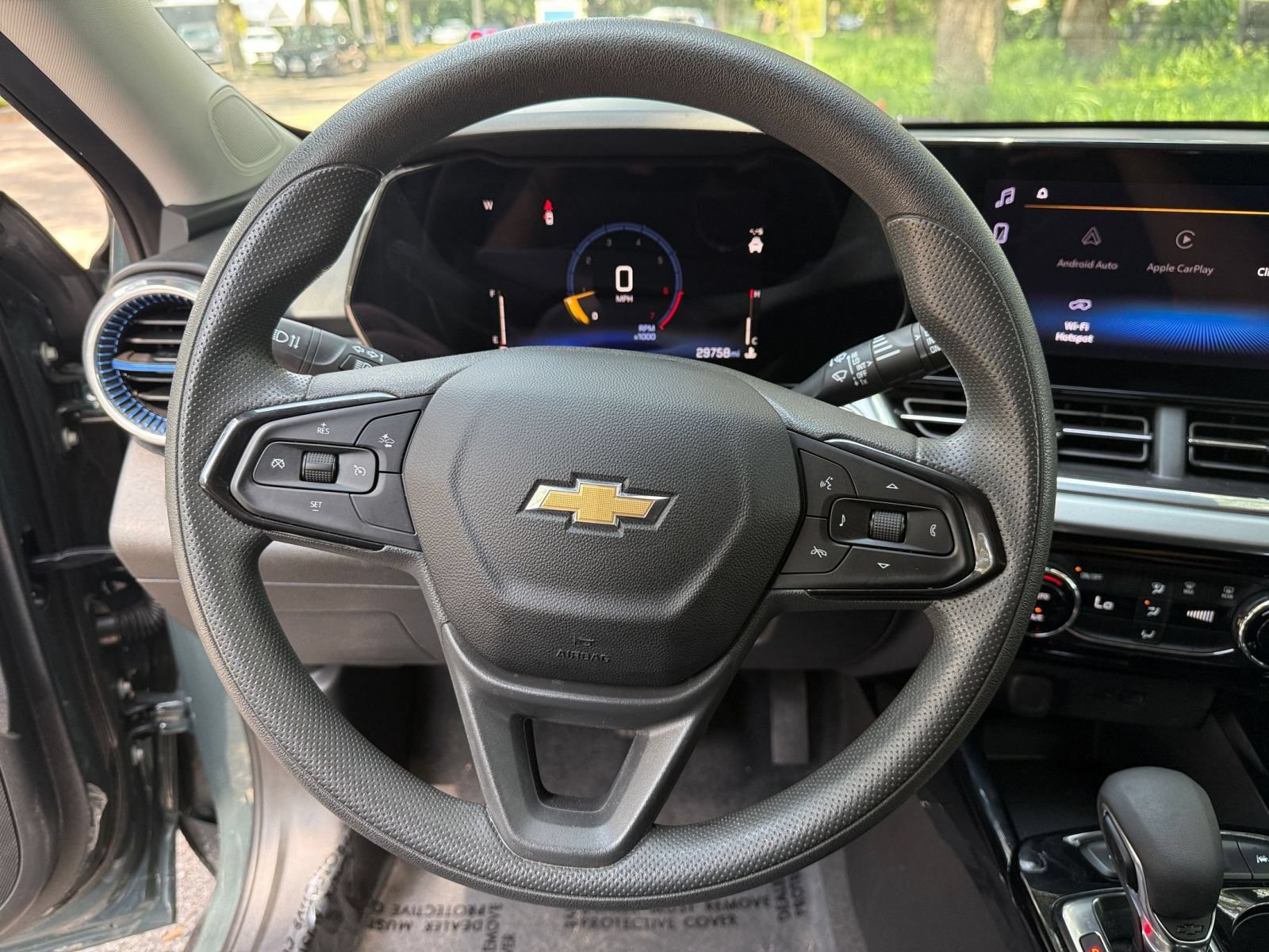 Used 2025 Chevrolet Trax LT FWD image 24