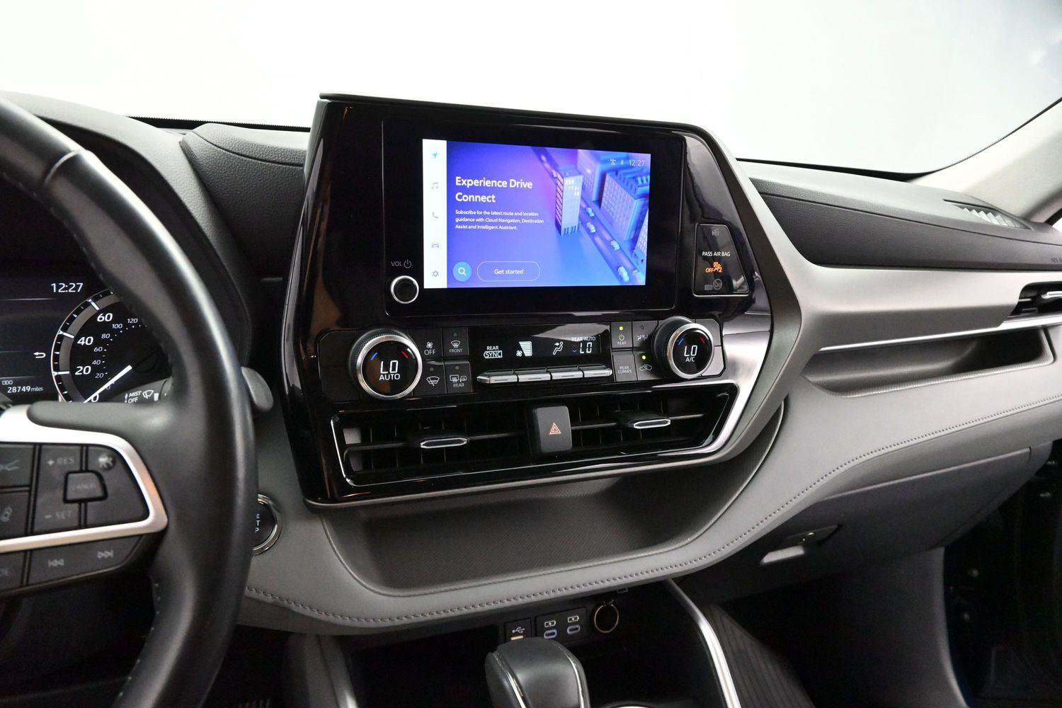 Used 2023 Toyota Highlander LE FWD image 17