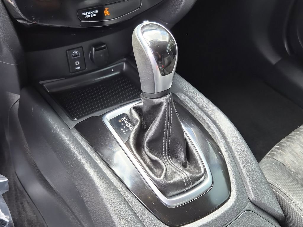 Used 2017 Nissan Rogue S image 32