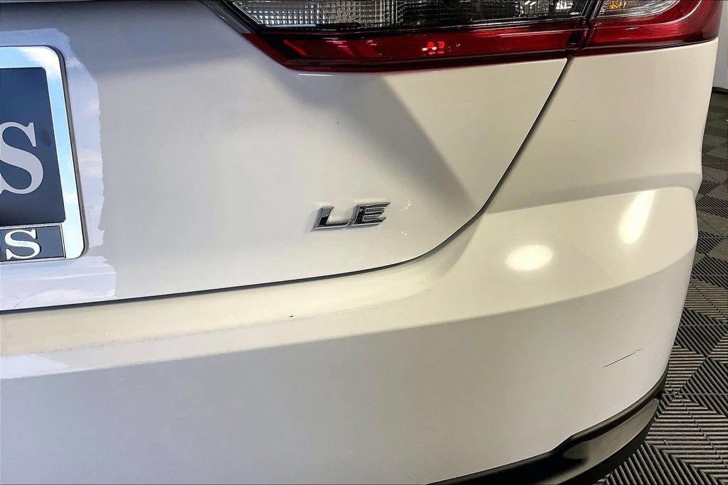 Used 2025 Toyota Camry LE FWD image 41