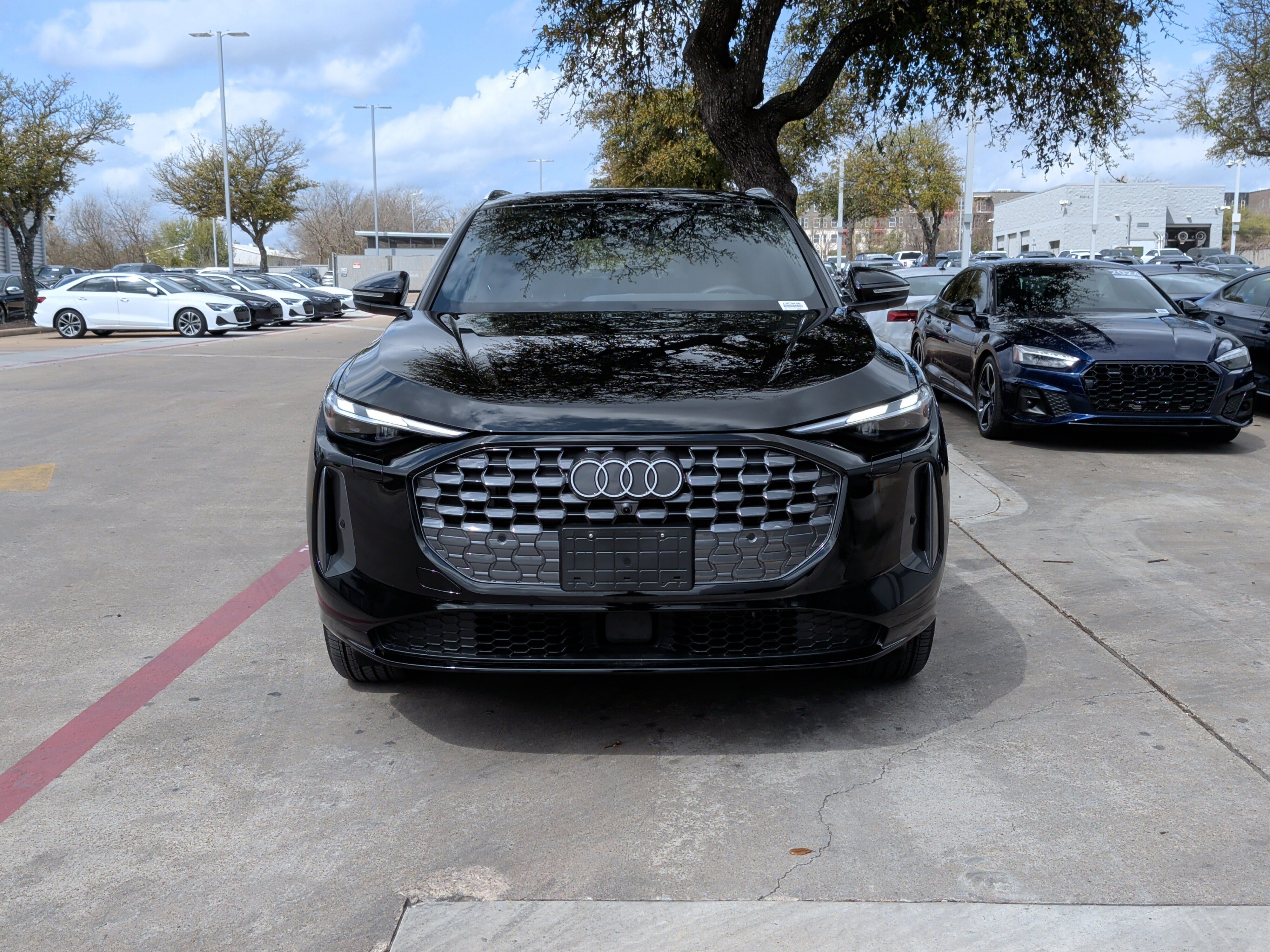 Certified 2025 Audi Q5 Premium w/ Convenience Package AWD/4WD image 3