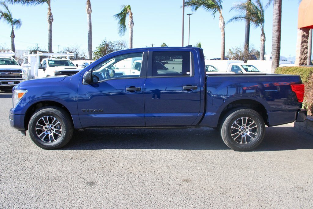 Used 2022 Nissan Titan SV image 5