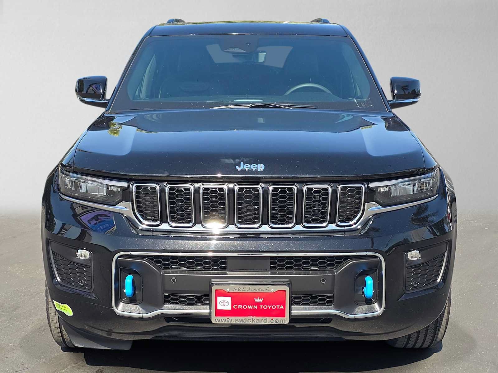 Used 2022 Jeep Grand Cherokee Overland w/ Luxury Tech Group IV AWD/4WD image 8