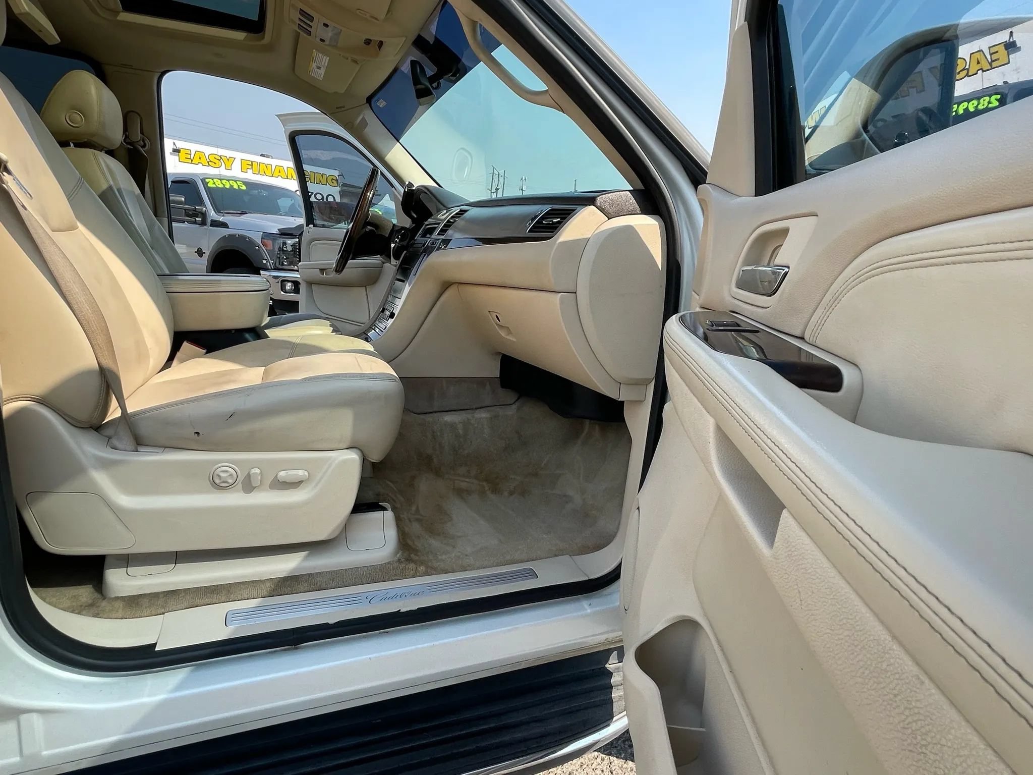 Used 2007 Cadillac Escalade AWD w/ Climate Package image 14